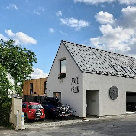 Kafé Ořech Mnichovo Hradiště Exterior foto