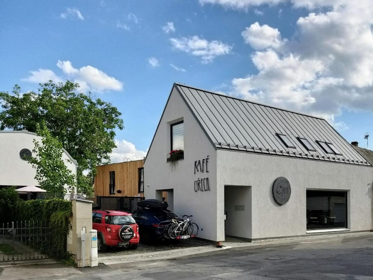 Kafé Ořech Mnichovo Hradiště Exterior foto